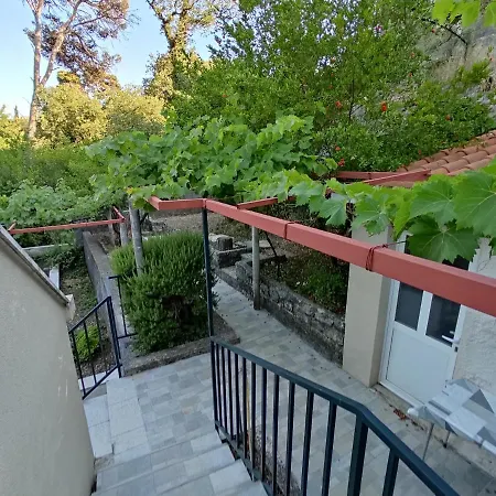 Arbanas Apartment